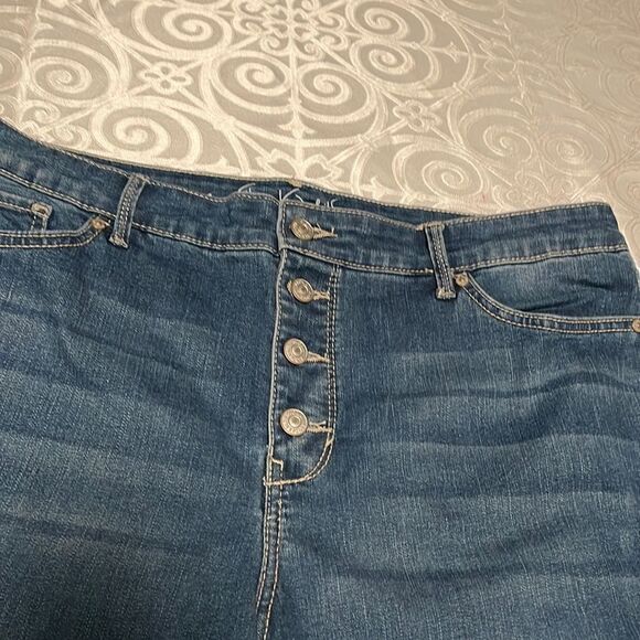 Gloria Vanderbilt All-around Slimming Effect button fly Rail Straight crops 16 - Picture 4 of 15